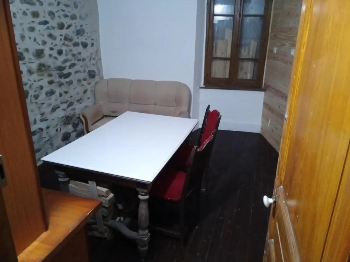 Chambre A Petit Budget Pour Personne Simple Saint-Laurent-de-Neste 0*,  フランス